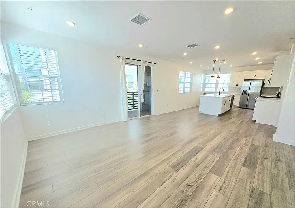 2451 Hyde Paseo — Photo 2