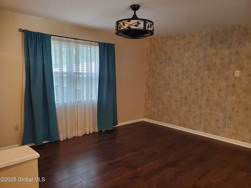 4th image of 1278 Burgoyne Avenue