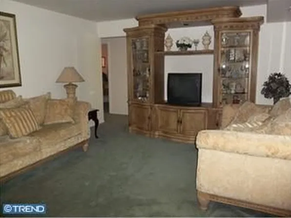 17 Windsor Ct #601, Sewell, NJ 08080