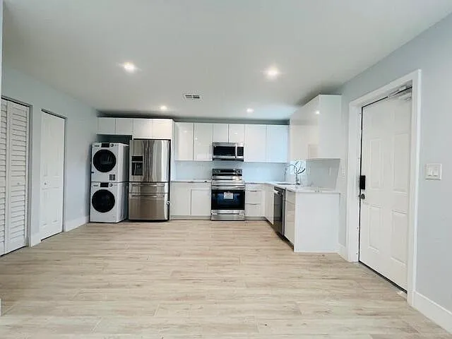 206 SE 1st Ave #3 — Photo 2