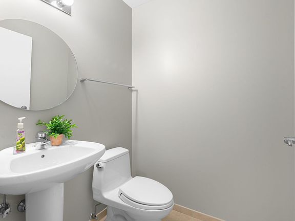 4th image of 653 N Kingsbury St APT 802