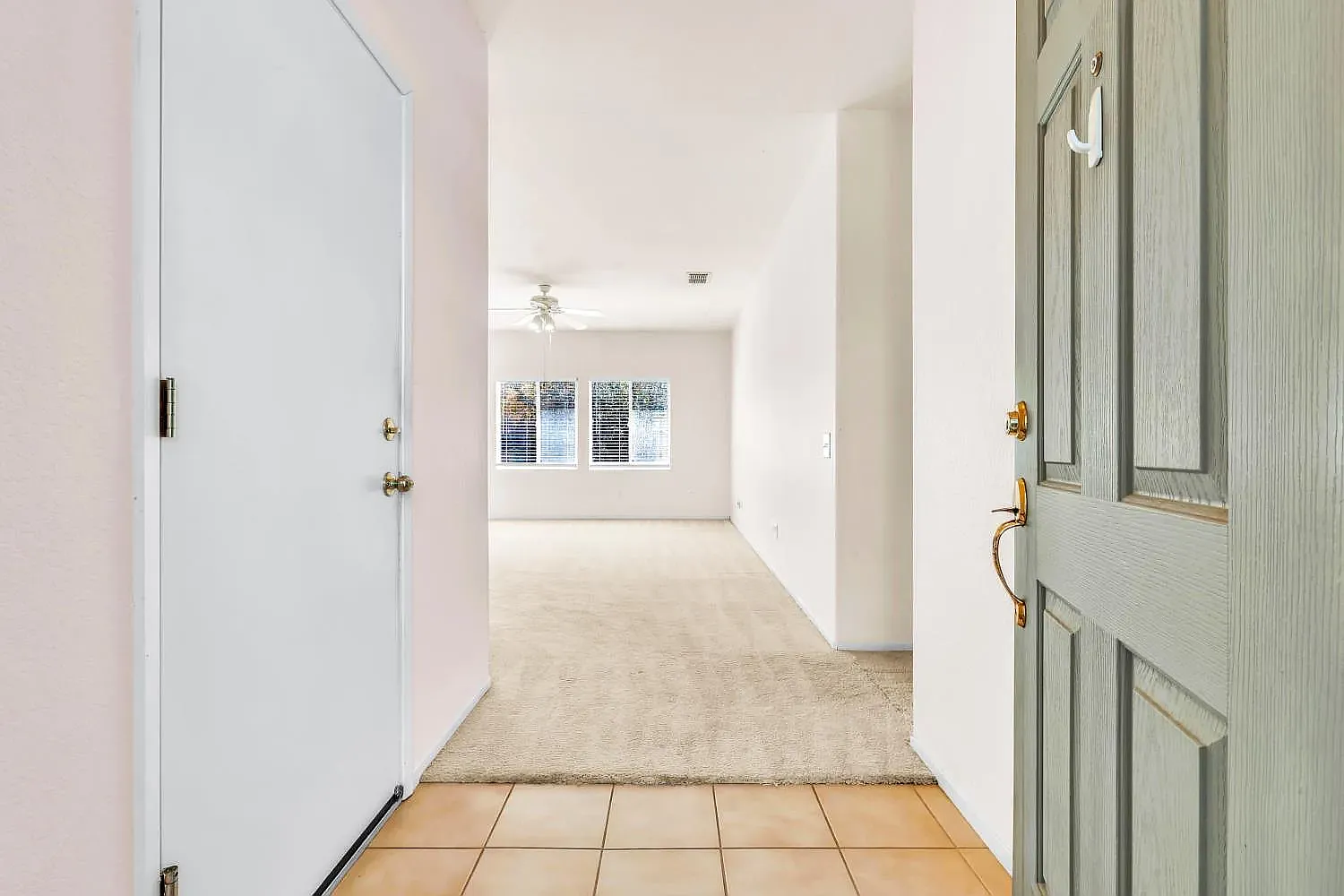 3 bed, 1189 sqft, $2,500 — Photo 2