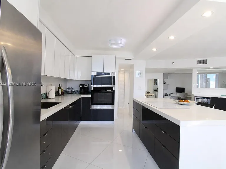 3600 Mystic Pointe Dr #1115 — Photo 16