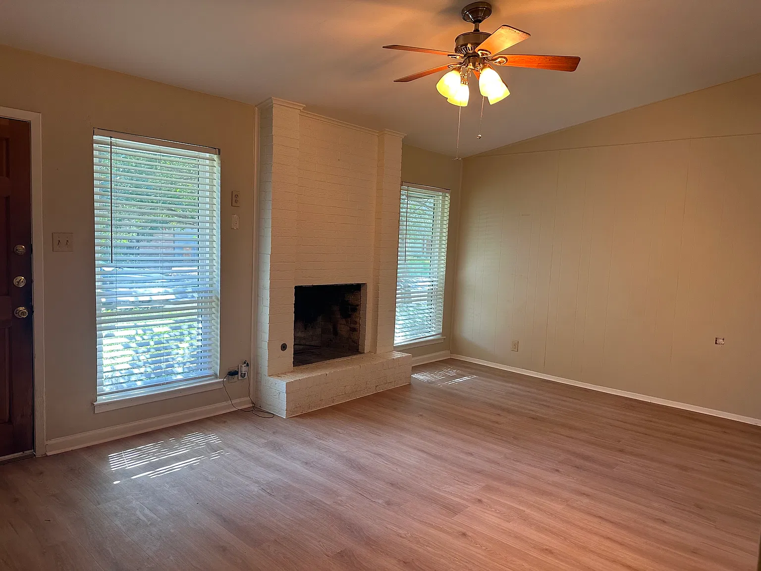 2 bed, 900 sqft, $1,700 — Photo 2