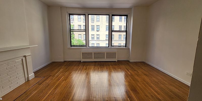 2nd image of 833 Lexington Ave APT 3A