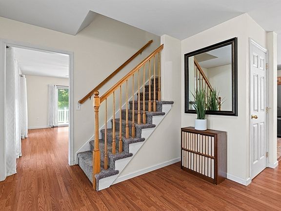 5th image of 53 Farm St