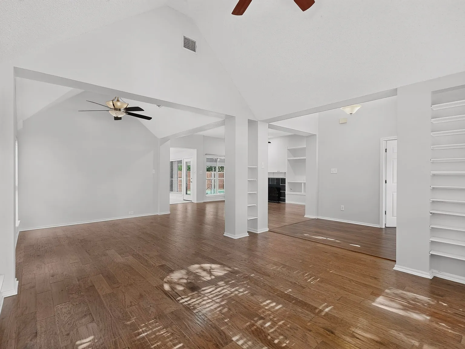 4 bed, 2293 sqft, $3,200 — Photo 2