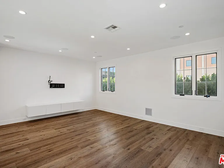 5330 Agnes Ave #1/2 — Photo 8