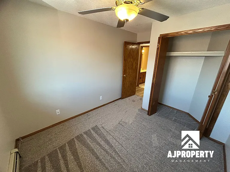 1312 E Keystone Dr — Photo 8