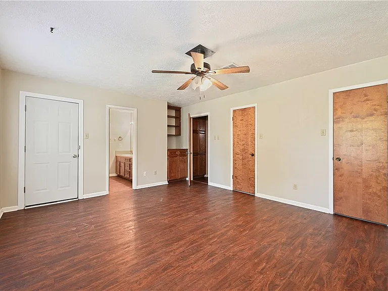 2505 Rustling Oaks Dr — Photo 12