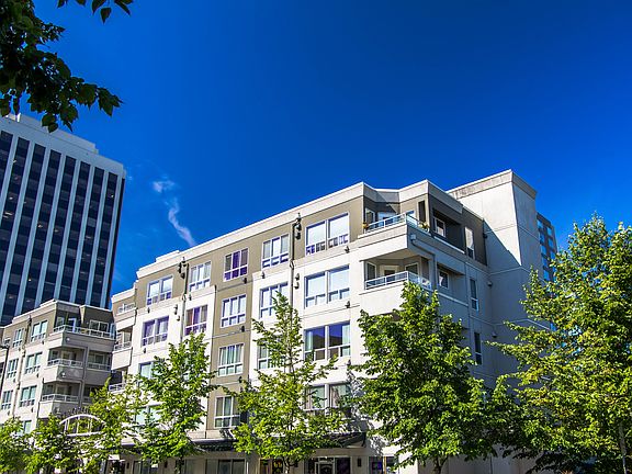 2nd image of 925 110th Ave NE Ph 05