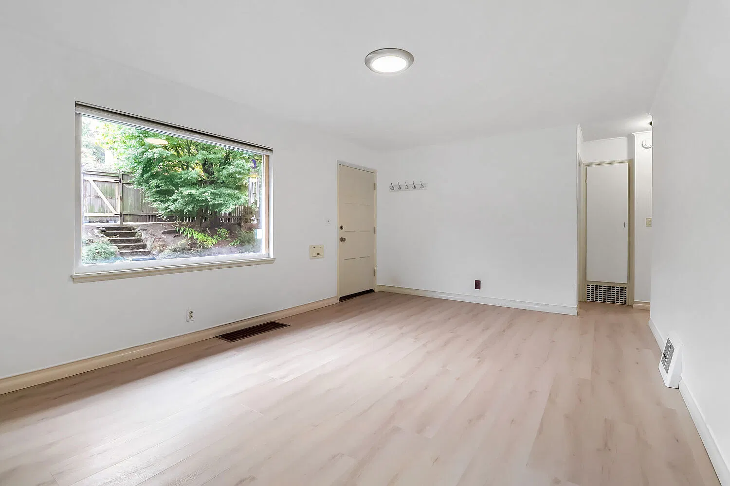 3 bed, 1430 sqft, $3,850 — Photo 2