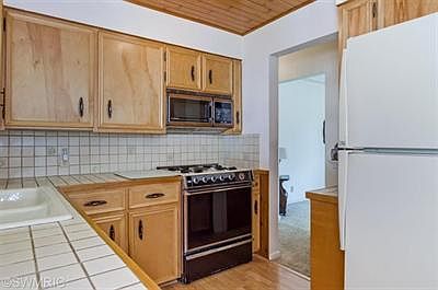 5th image of 815 Aberdeen St NE