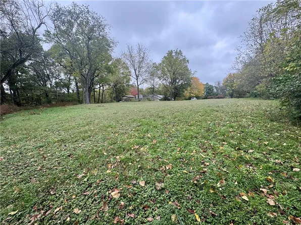 E Lake Rd, Springdale, AR 72762