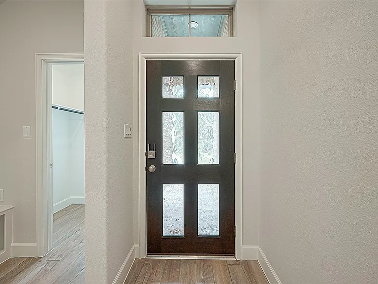 213 McCrea Ct — Photo 4