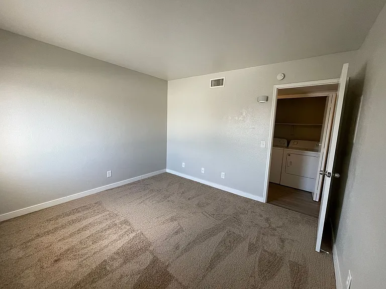934 N Benton Ave — Photo 16