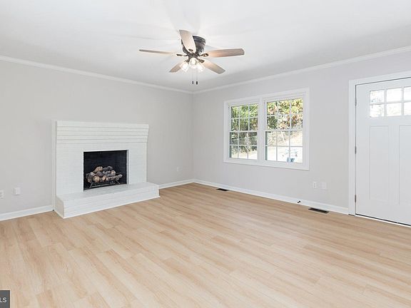 3rd image of 10308 Hillside Ln