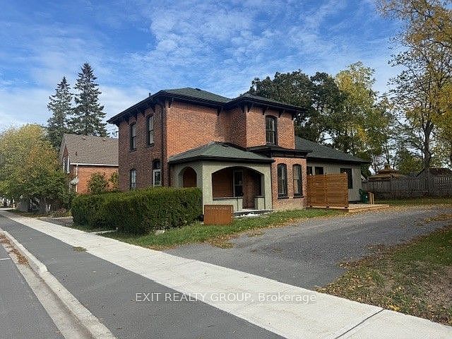 1st image of 368 Picton Main St N