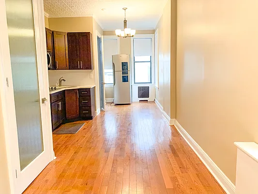 Rented by EXR | media 12