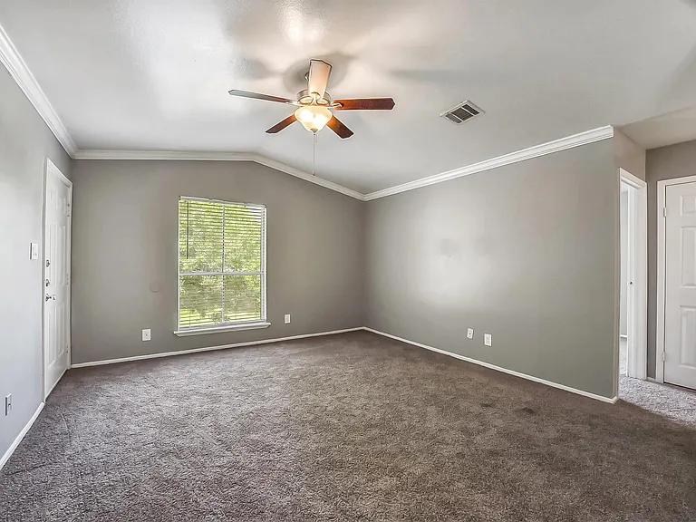 Spring Hill Village Apartments — Photo 18
