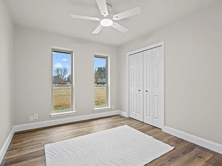 3327 Carriage Cir — Photo 23