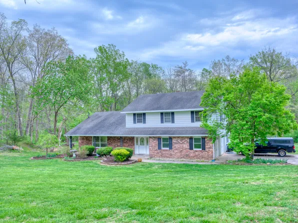 261 High Forest Dr, Carbondale, IL 62903