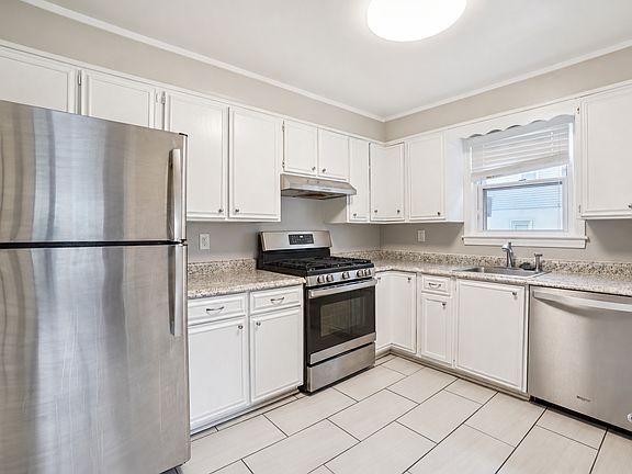 5th image of 5000 Quebec St