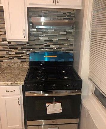 4th image of 48 Hammond St
