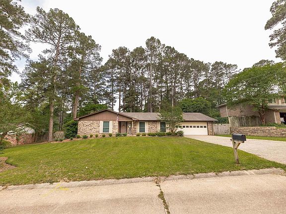 2nd image of 2109 Pinewood Dr