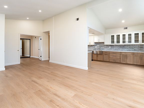 4th image of 2388 Lascar Ct