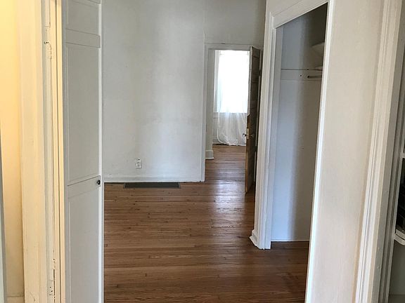 5th image of 3446 E 8th St APT 1