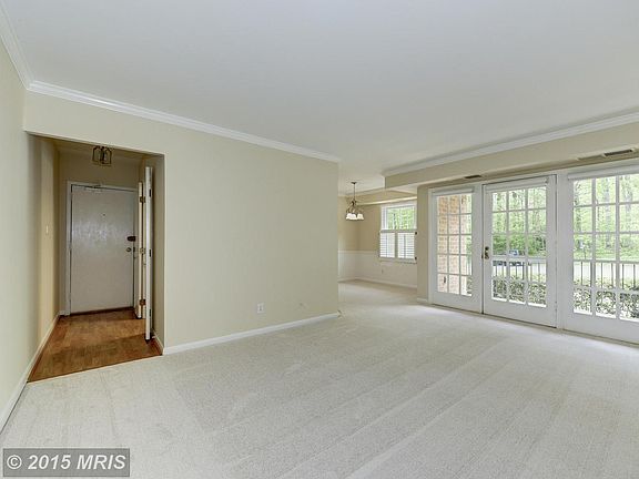 2nd image of 3814 Lyndhurst Dr APT 201