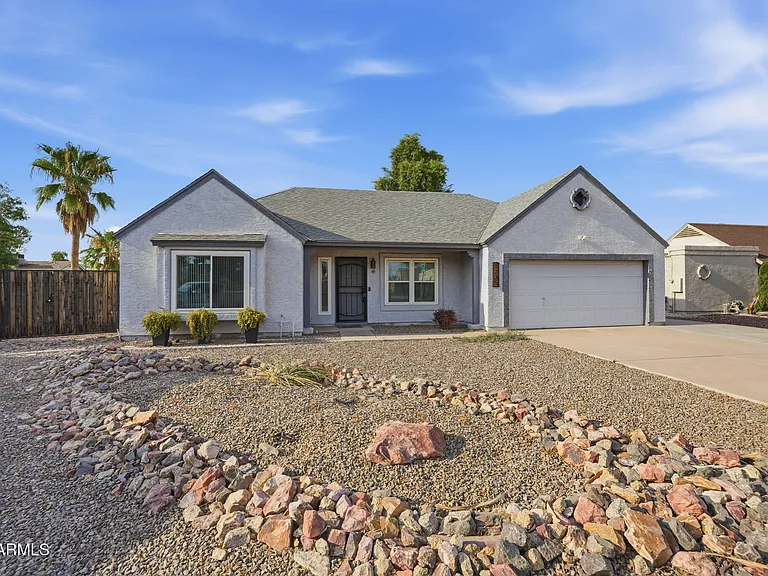 1735 E Stephens Dr — Photo 3