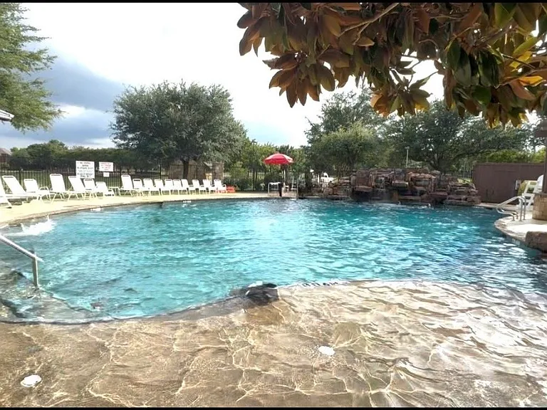 305 Rustic Oak Ln — Photo 15
