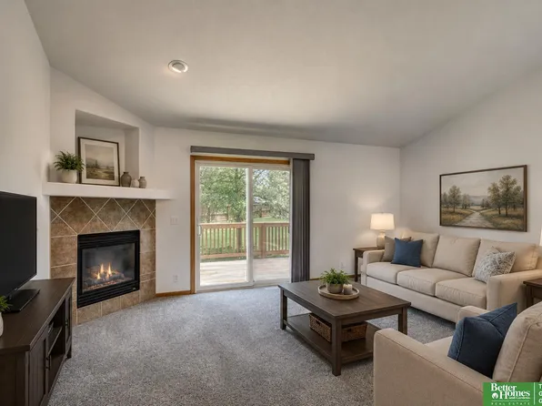 807 Edgewater Dr, Papillion, NE 68046