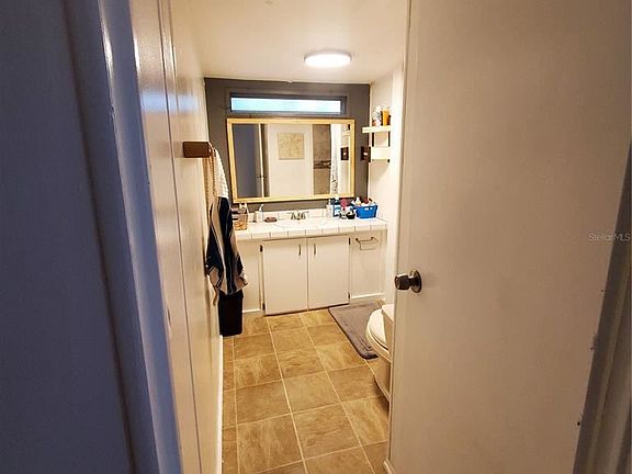 2nd image of 833 Oakwood Dr