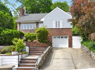 35 2nd Ave, Port Washington, NY 11050