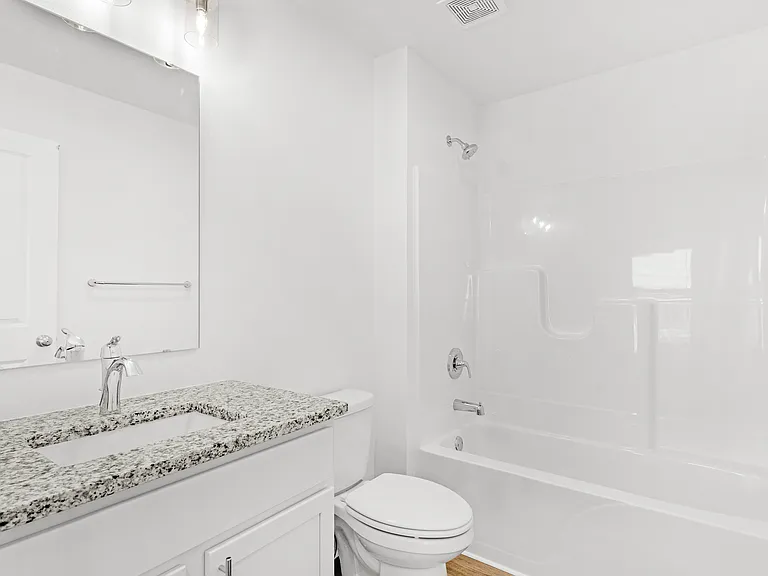 810 Lambert Cir — Photo 2