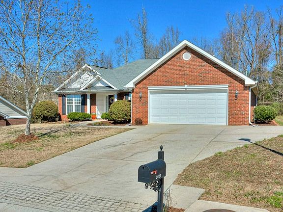 2nd image of 2028 Lake Forest Dr