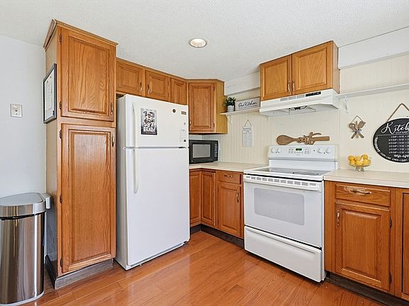 4th image of 6 Hillside Rd