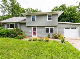 90 Cambridge Dr, Red Hook, NY 12571