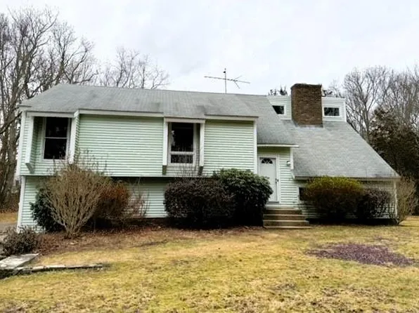 4 Glendale Cir, North Kingstown, RI 02852