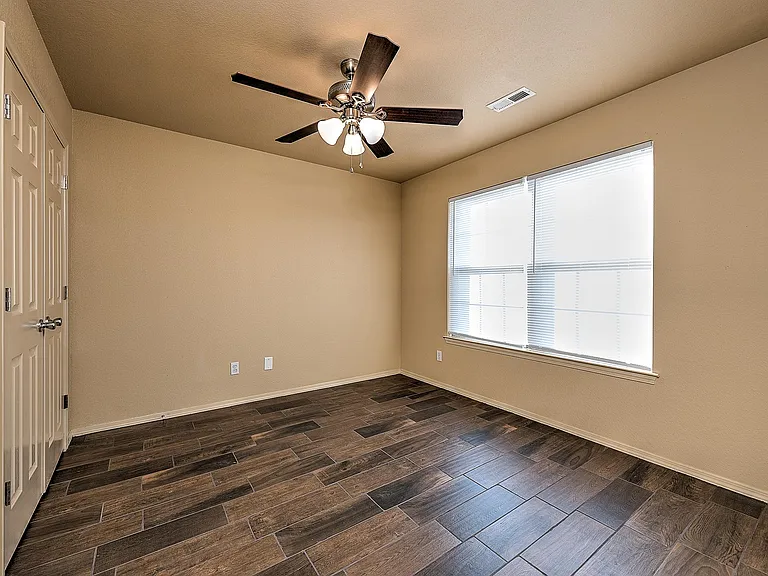 1729 N Willowbrook Dr — Photo 9