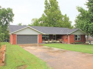 2214 E Jonquil Rd, Fayetteville, AR 72703