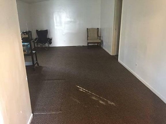 5th image of 218 W Holbrook Ave