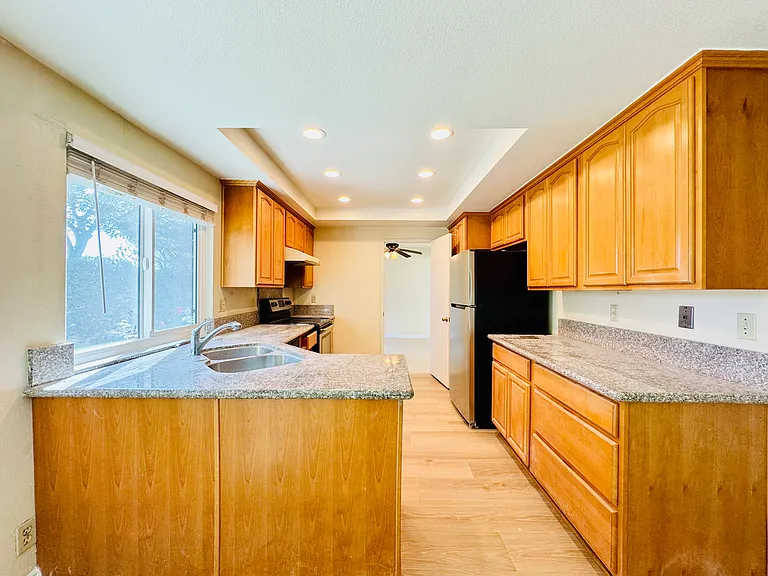 10 Coldbrook — Photo 6