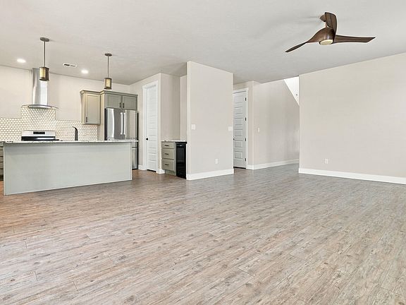 5th image of 834 Rupp Ave