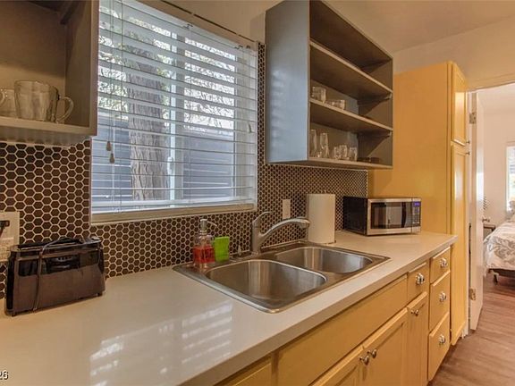 5th image of 308 S 10th St #1