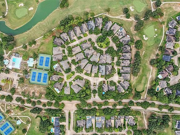 2nd image of 55 Kelliwood Courts Circle Circle