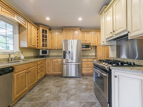 3rd image of 4403 N Capitol Ave